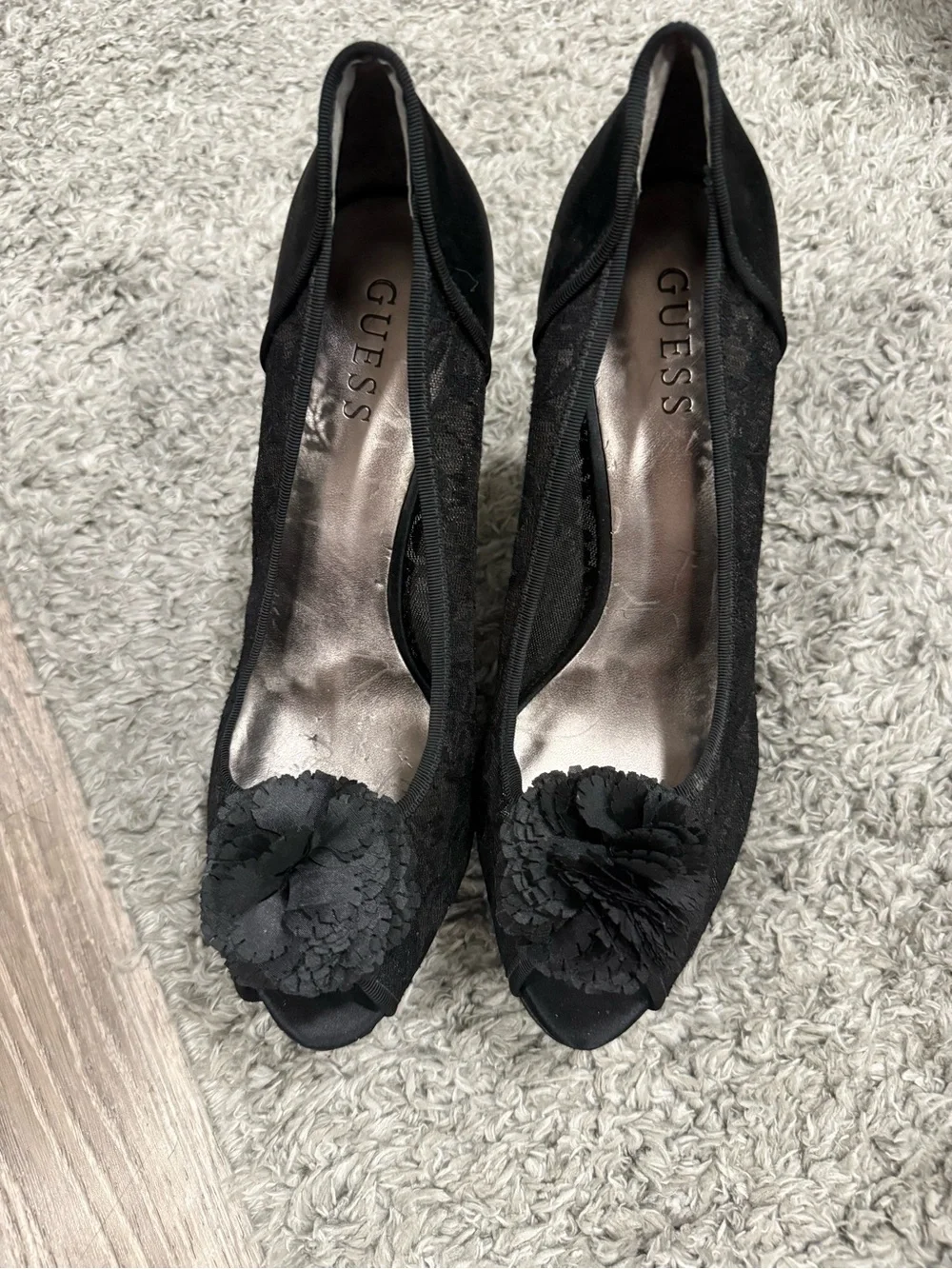 GUESS Black Lace Peep-Toe Pumps with Floral Appliqué